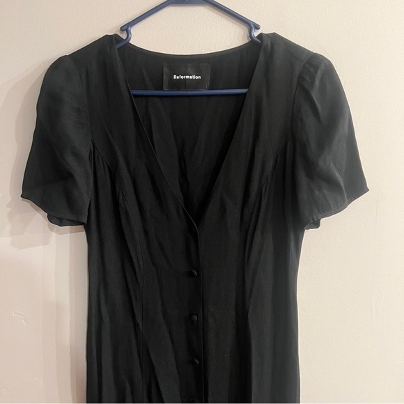 REFORMATION Women’s Black Short Sleeve V-Neck Button Down Tie Back Midi Dress - Picture 3 of 6